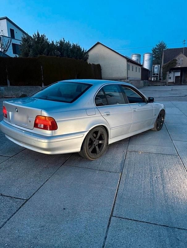 Second-hand BMW 525 M Sport 230 CP (169 kW) 2000 Argintiu Berlinǎ