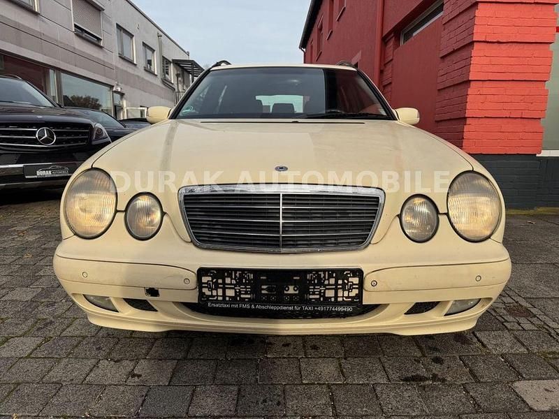 Gelb Gebraucht 2003 Mercedes E220 Elegance Kombi | 2.200 € - Bild 1/4