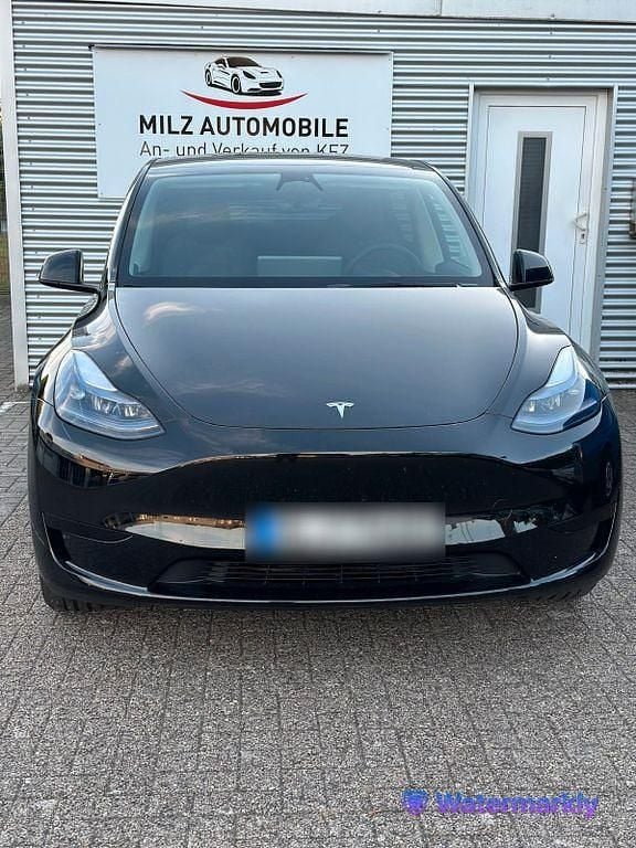 Schwarz Gebraucht 2023 Tesla Model Y RWD SUV | 33.990 € (Fairer Preis) - Bild 1/4
