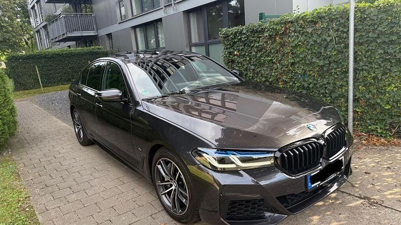 Grau Gebraucht 2021 BMW 540 Shadowline Limousine | 46.900 € (Teuer) - Bild 1/4