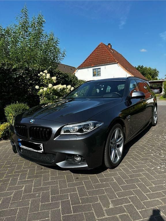 Grau Gebraucht 2016 BMW 530 M Sport Kombi | 20.700 € (Guter Preis) - Bild 1/4