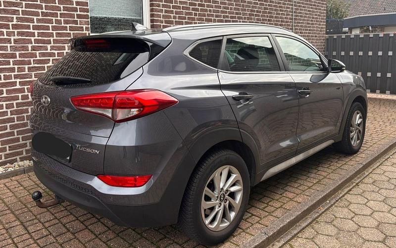 Gebraucht Hyundai Tucson 132 PS (97 kW) 2017 Grau SUV