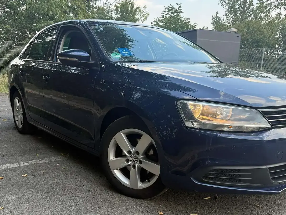 Gebraucht VW Jetta Comfortline 105 PS (77 kW) 2011 Blau Limousine