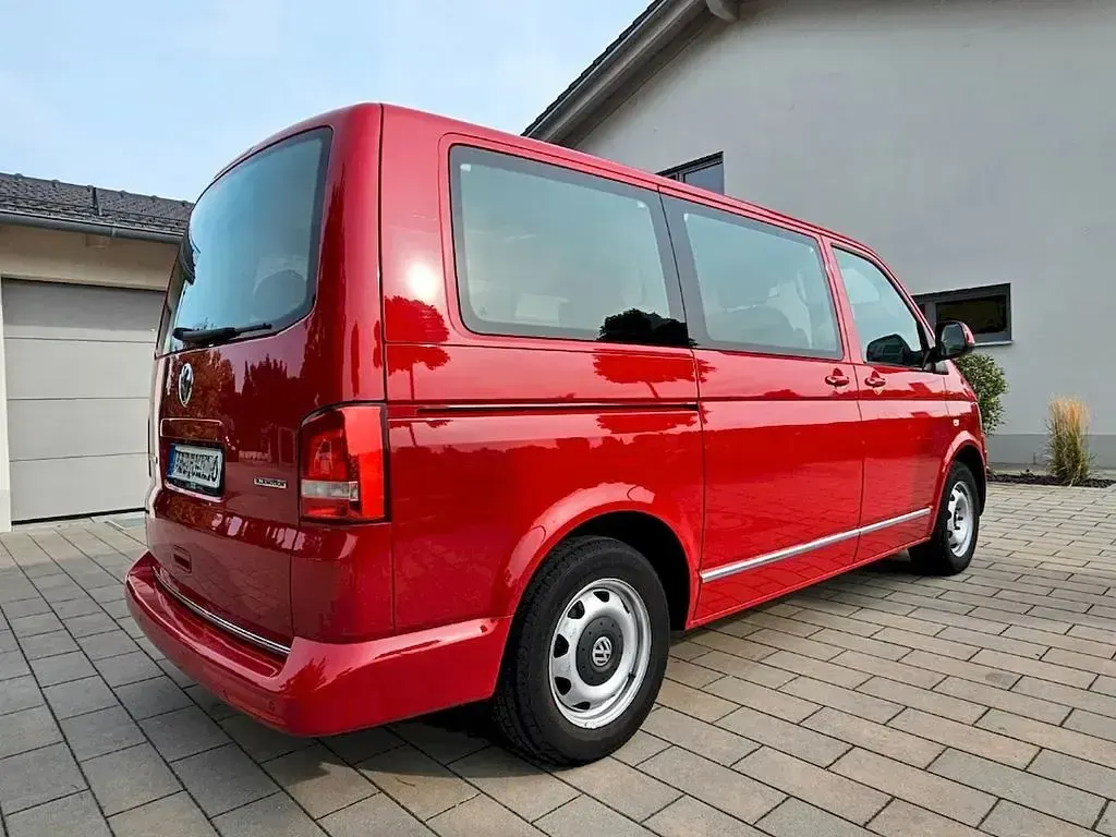 Gebraucht VW Multivan 140 PS (102 kW) 2015 Rot Van / Kleinbus