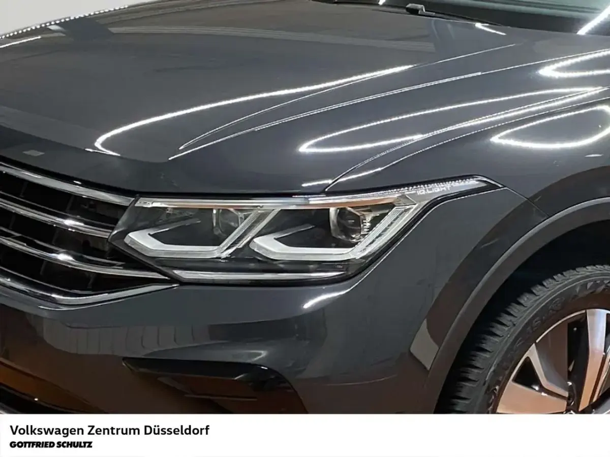 Gebraucht VW Tiguan Elegance 245 PS (180 kW) 2023 Uranograu SUV