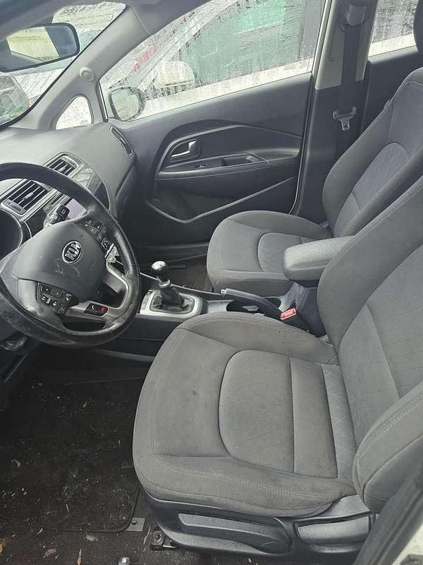 Gebraucht Kia Rio Edition 7 84 PS (61 kW) 2016 Weiß Limousine