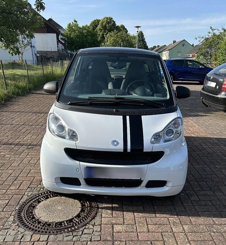 Weiß Gebraucht 2010 Smart ForTwo Coupé Coupé | 3.200 € (Fairer Preis) - Bild 1/4