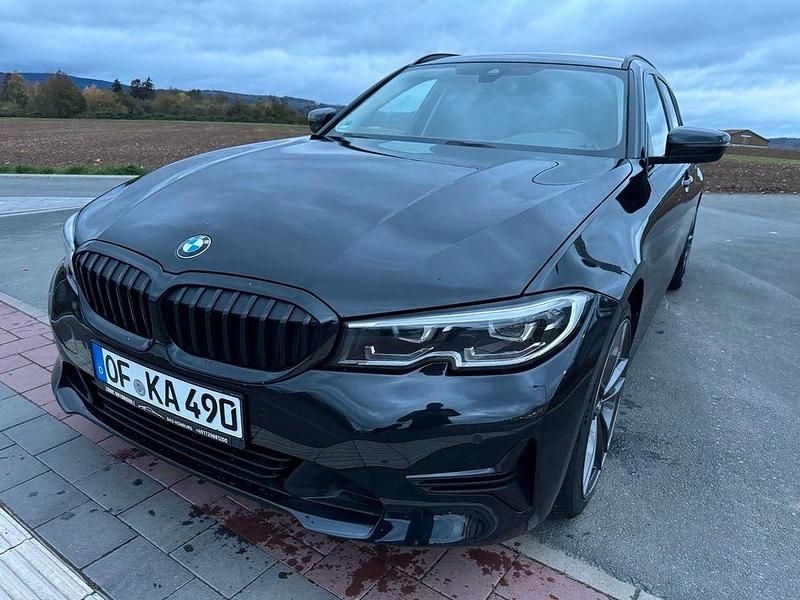 Schwarz Gebraucht 2019 BMW 320 Sport Line Kombi | 20.500 € (Guter Preis) - Bild 1/4