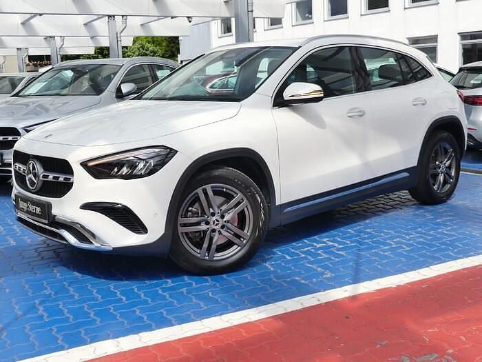 Unilack polarweiß Gebraucht 2024 Mercedes GLA220 Progressive SUV | 38.880 € (Guter Preis) - Bild 1/4
