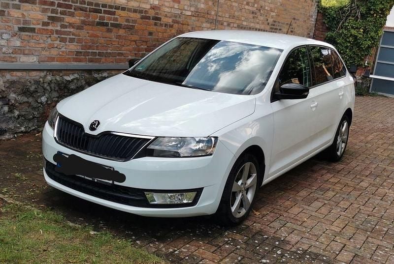 Weiß Gebraucht 2015 Skoda Rapid Active Limousine | 7.200 € (Fairer Preis) - Bild 1/4