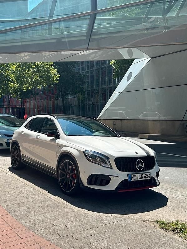 Weiß Gebraucht 2019 Mercedes GLA45 AMG AMG SUV | 39.900 € (Superpreis) - Bild 1/4