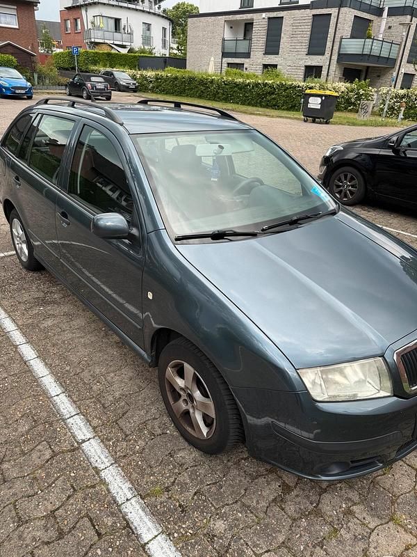 Grau Gebraucht 2005 Skoda Fabia Kleinwagen | 1.299 € (Guter Preis) - Bild 1/4