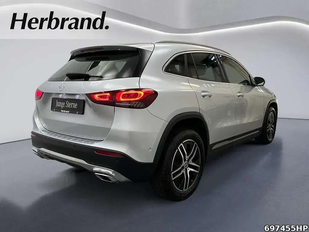 Gebraucht Mercedes GLA200 Progressive 163 PS (119 kW) 2022 Iridiumsilber metallic SUV