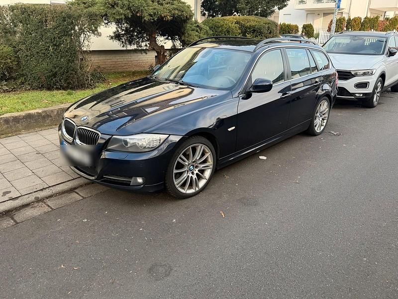Blau Gebraucht 2009 BMW 330 Kombi | 6.500 € (Guter Preis) - Bild 1/4