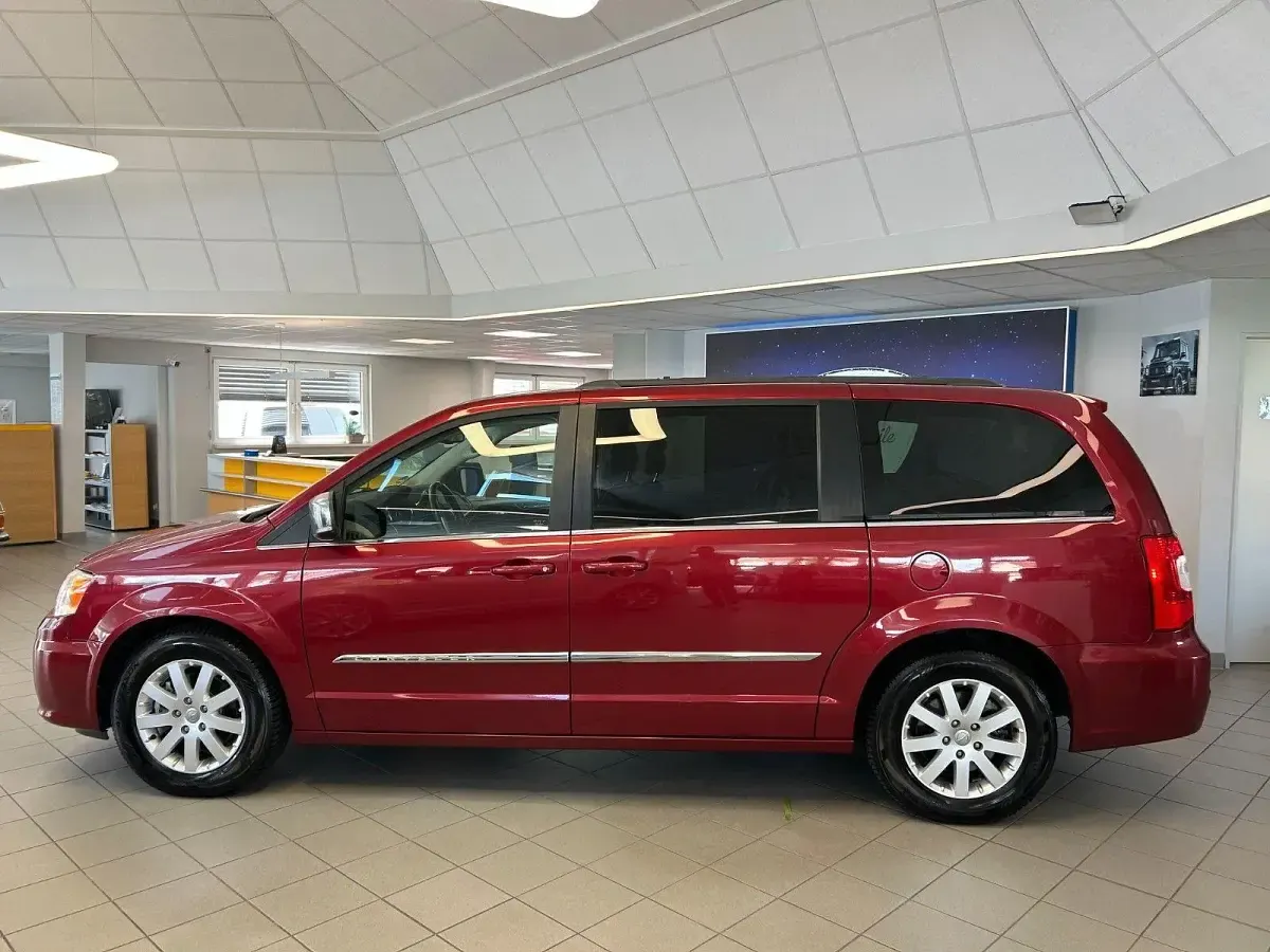 Gebraucht Chrysler Voyager 287 PS (211 kW) 2015 Rot Van / Kleinbus
