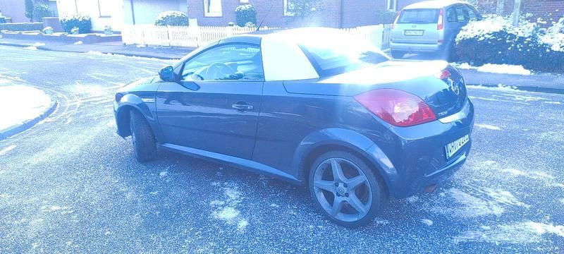 Gebraucht Opel Tigra 90 PS (66 kW) 2008 Grau Cabrio