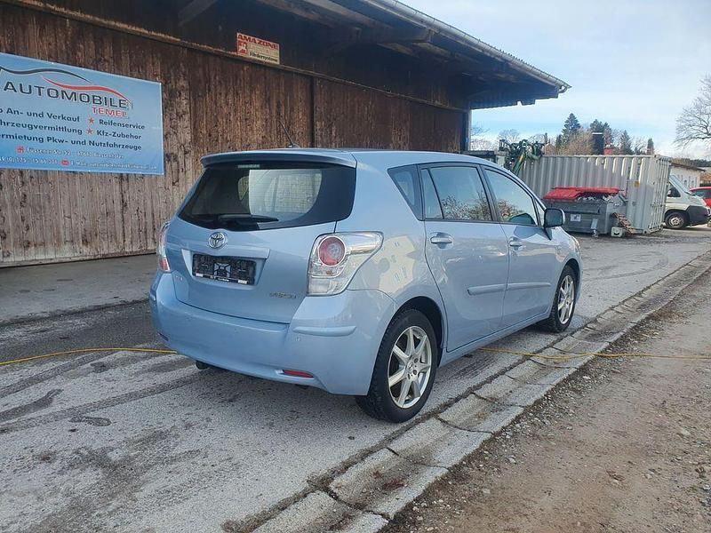 Gebraucht Toyota Verso Life 177 PS (130 kW) 2010 Blau Van / Kleinbus