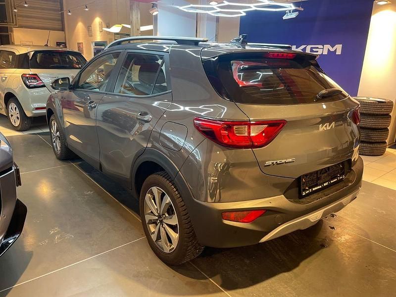 Grau Gebraucht 2023 Kia Stonic Vision SUV | 16.490 € (Guter Preis) - Bild 1/4