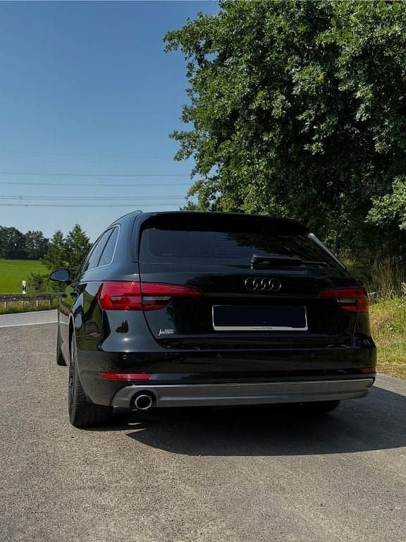 Gebraucht Audi A4 Comfort 150 PS (110 kW) 2017 Schwarz Kombi
