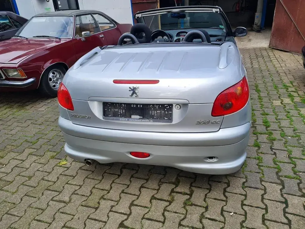 Gebraucht Peugeot 206 CC Platinum 109 PS (80 kW) 2005 Silber Cabrio