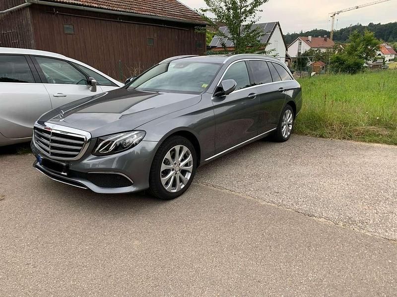 Grau Gebraucht 2017 Mercedes E220 Exclusive Kombi | 23.800 € (Etwas zu teuer) - Bild 1/4