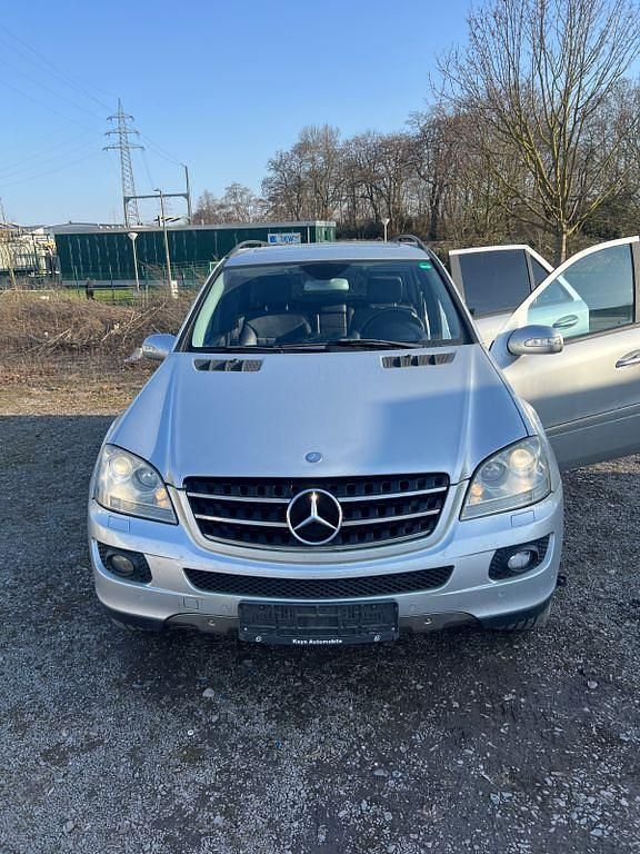 Gebraucht Mercedes ML320 224 PS (164 kW) 2006 Silber SUV