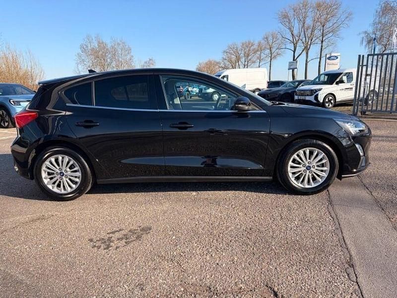 Gebraucht Ford Focus Titanium X 125 PS (91 kW) 2022 Obsidianschwarz metallic (schwarz) Limousine