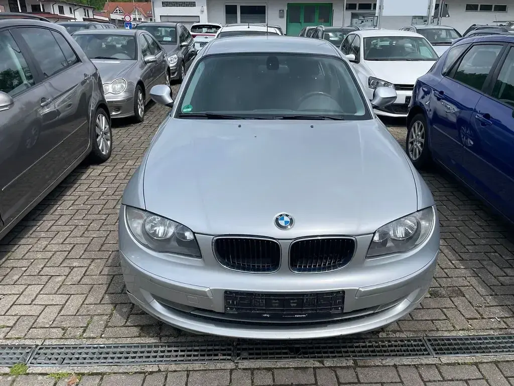 Gebraucht BMW 118 143 PS (105 kW) 2010 Silber Kleinwagen