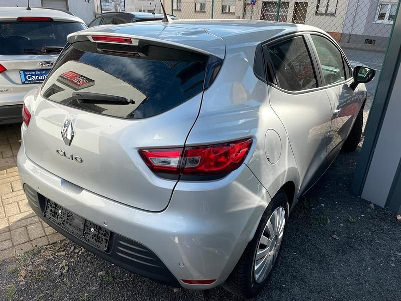 Gebraucht Renault Clio IV 73 PS (53 kW) 2017 Silber Kleinwagen