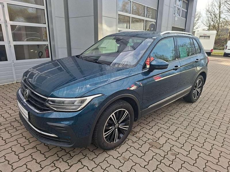 Gebraucht VW Tiguan Active 150 PS (110 kW) 2023 Nightshade blue metallic SUV