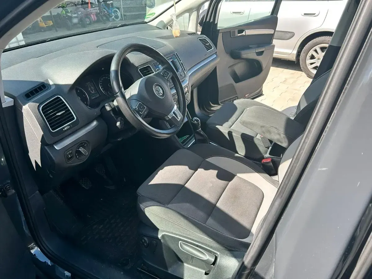 Gebraucht VW Sharan 140 PS (102 kW) 2013 Grau Van / Kleinbus