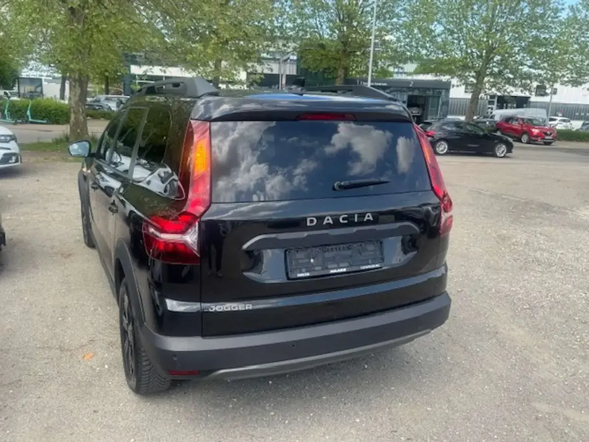 Gebraucht Dacia Jogger Extreme 110 PS (80 kW) 2022 Perlmuttschwarz metallic Van / Kleinbus