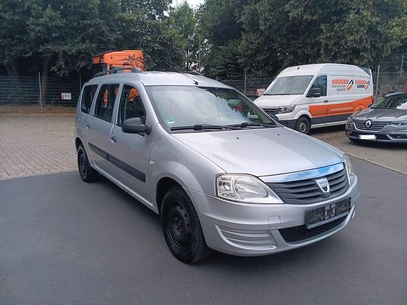 Grau Gebraucht 2009 Dacia Logan MCV Ambiance Kombi | 2.599 € (Fairer Preis) - Bild 1/4