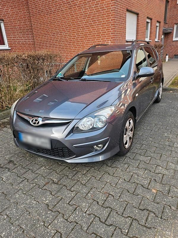 Gebraucht Hyundai i30 Edition+ 109 PS (80 kW) 2011 Grau Limousine