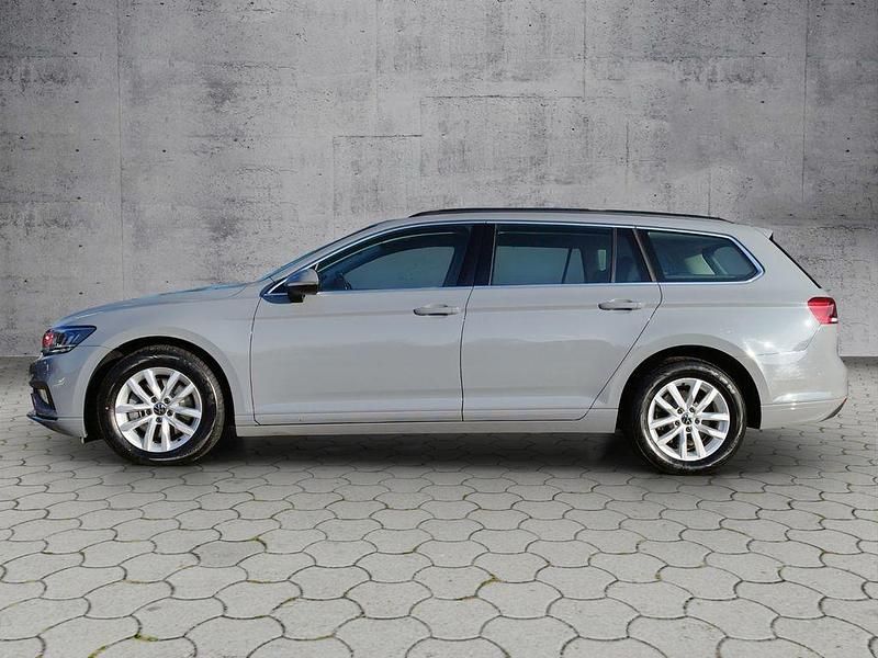 Gebraucht VW Passat Business 150 PS (110 kW) 2022 Mondsteingrau Kombi