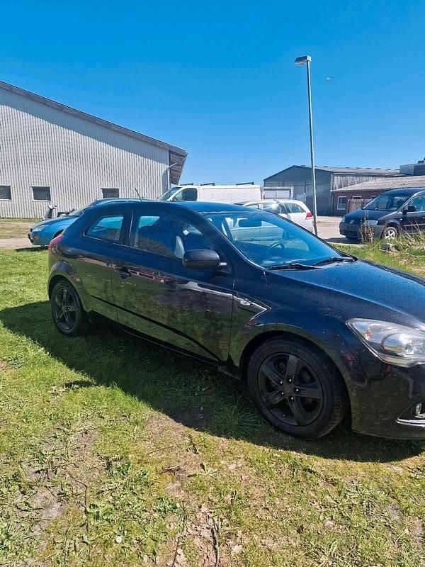 Second-hand Kia Ceed 135 CP (99 kW) 2013 Negru Hatchback