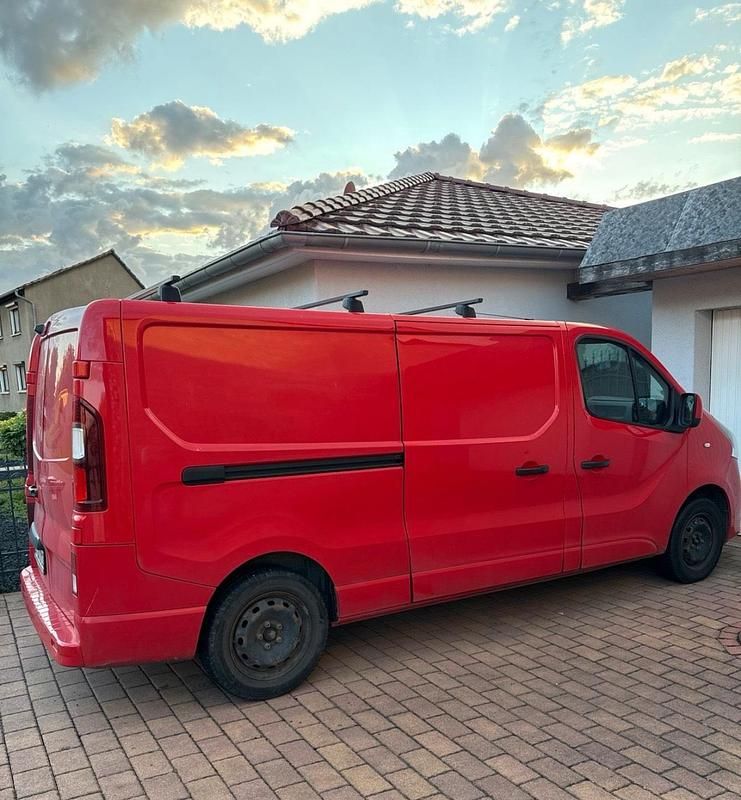 Rot Gebraucht 2015 Opel Vivaro Van | 6.000 € (Superpreis) - Bild 1/4