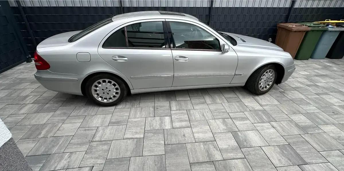 Gebraucht Mercedes E240 177 PS (130 kW) 2005 Silber Limousine
