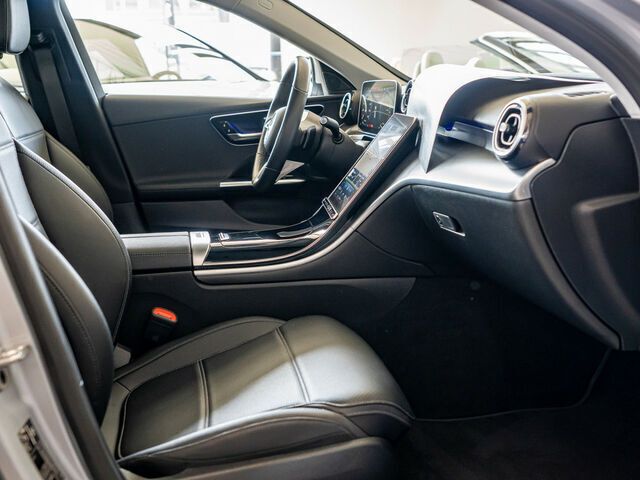 Gebraucht Mercedes C300e Advanced Plus 204 PS (150 kW) 2023 Andere farbe Kombi