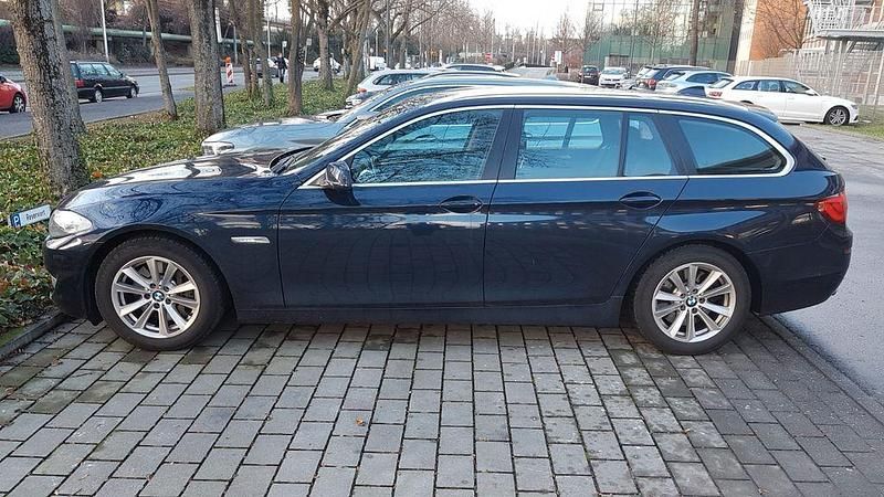 Gebraucht BMW 530 258 PS (189 kW) 2012 Blau Kombi
