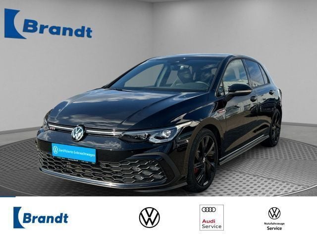 Deep black perleffekt (metallic) Gebraucht 2024 VW Golf VIII Style Limousine | 32.290 € (Fairer Preis) - Bild 1/3