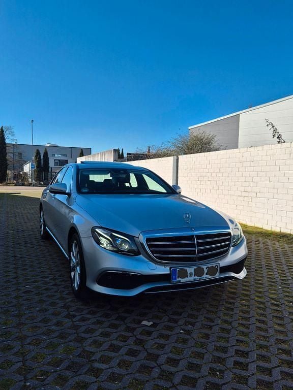 Gebraucht Mercedes E220 Exclusive 194 PS (142 kW) 2016 Silber Limousine