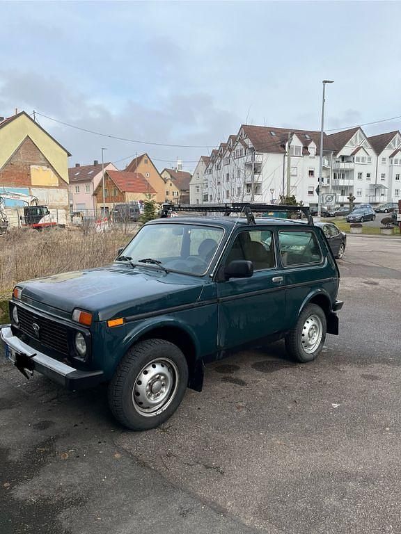 Grün Gebraucht 2010 Lada niva SUV | 3.500 € (Teuer) - Bild 1/4