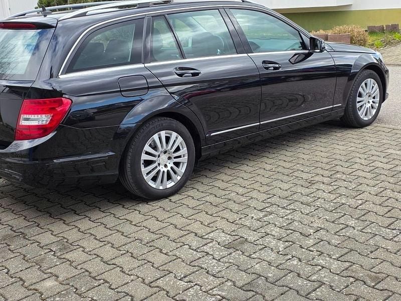 Gebraucht Mercedes C180 156 PS (114 kW) 2012 Schwarz Kombi