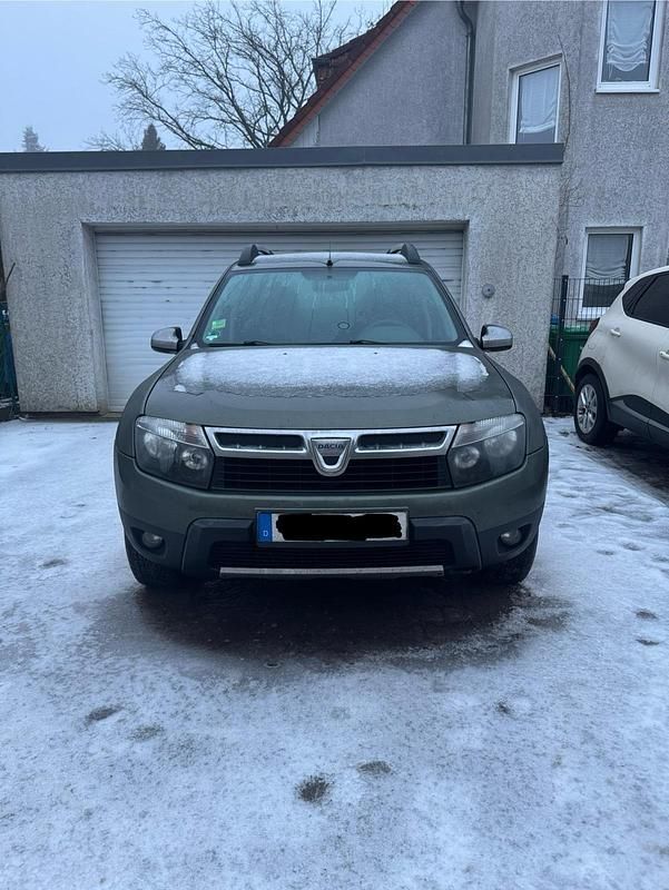 Grün Gebraucht 2013 Dacia Duster Lauréate SUV | 7.000 € (Etwas zu teuer) - Bild 1/4
