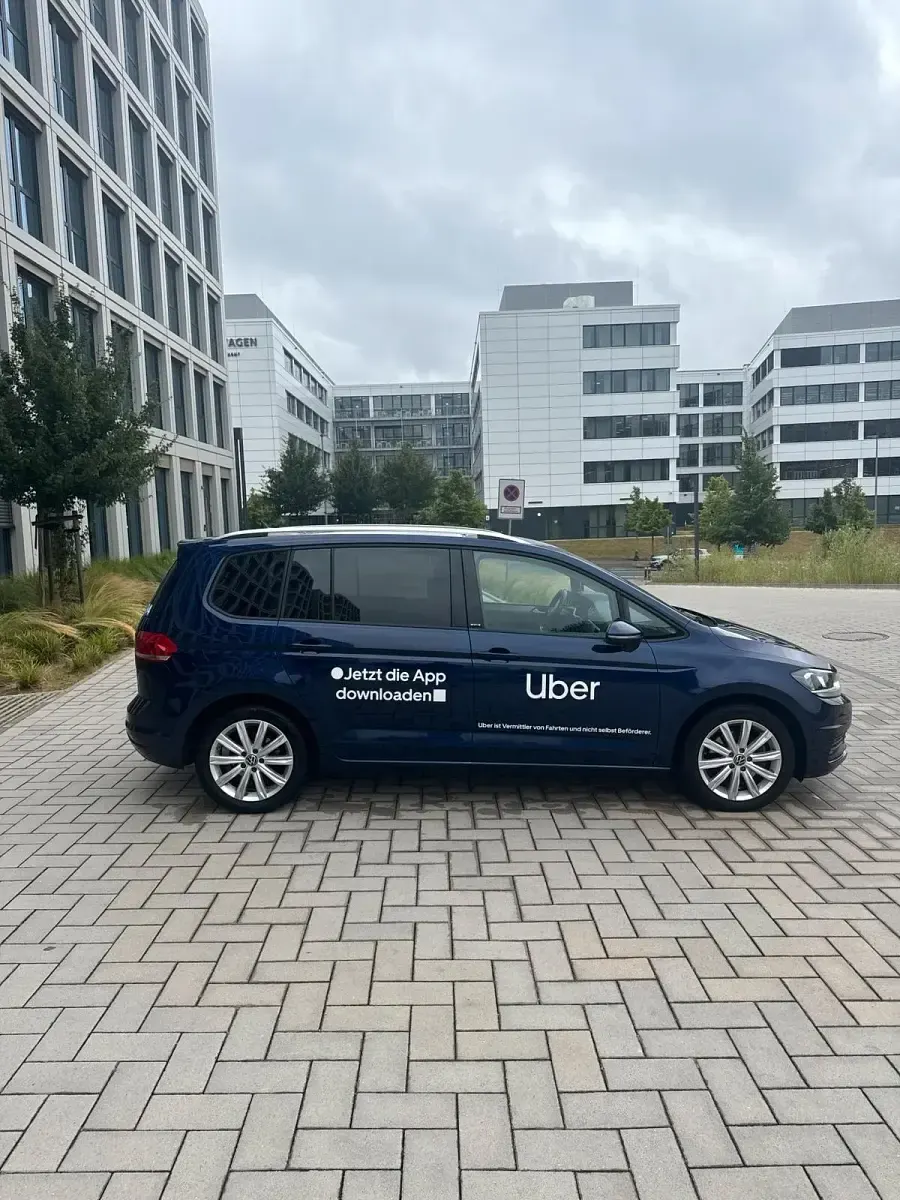 Gebraucht VW Touran Move 150 PS (110 kW) 2024 Blau Van / Kleinbus