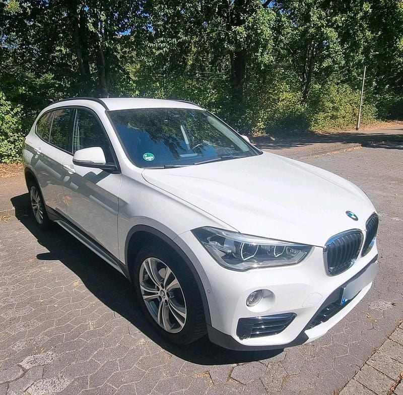 Weiß Gebraucht 2018 BMW X1 Sport Line SUV | 18.499 € (Superpreis) - Bild 1/4