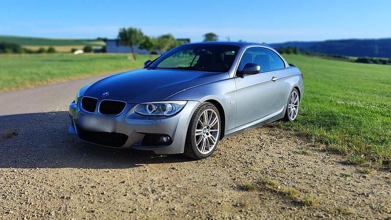 Gebraucht 2011 BMW 318 Cabriolet M Sport Cabrio | 12.200 € - Bild 1/4