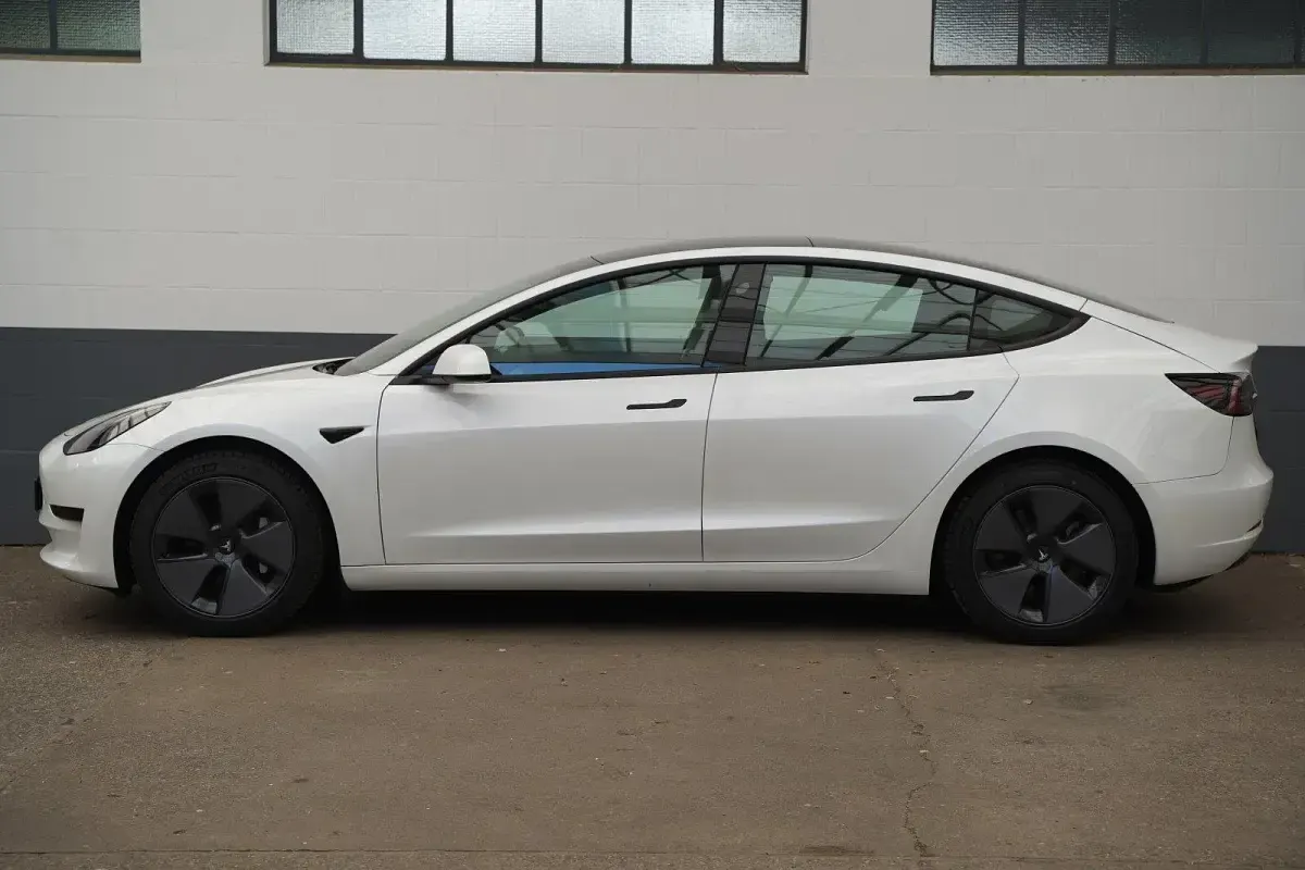 Gebraucht Tesla Model 3 Standard Range 208 kW (283 PS) 2021 Weiß Limousine