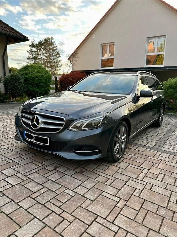 Second-hand Mercedes E200 136 CP (100 kW) 2013 Gri Berlinǎ